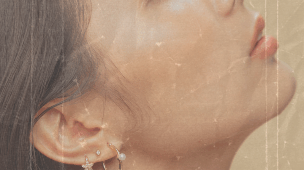 Nahaufnahme einer nachdenklichen Frau im Profil – Symbol für Sehnsucht nach wahrer Liebe